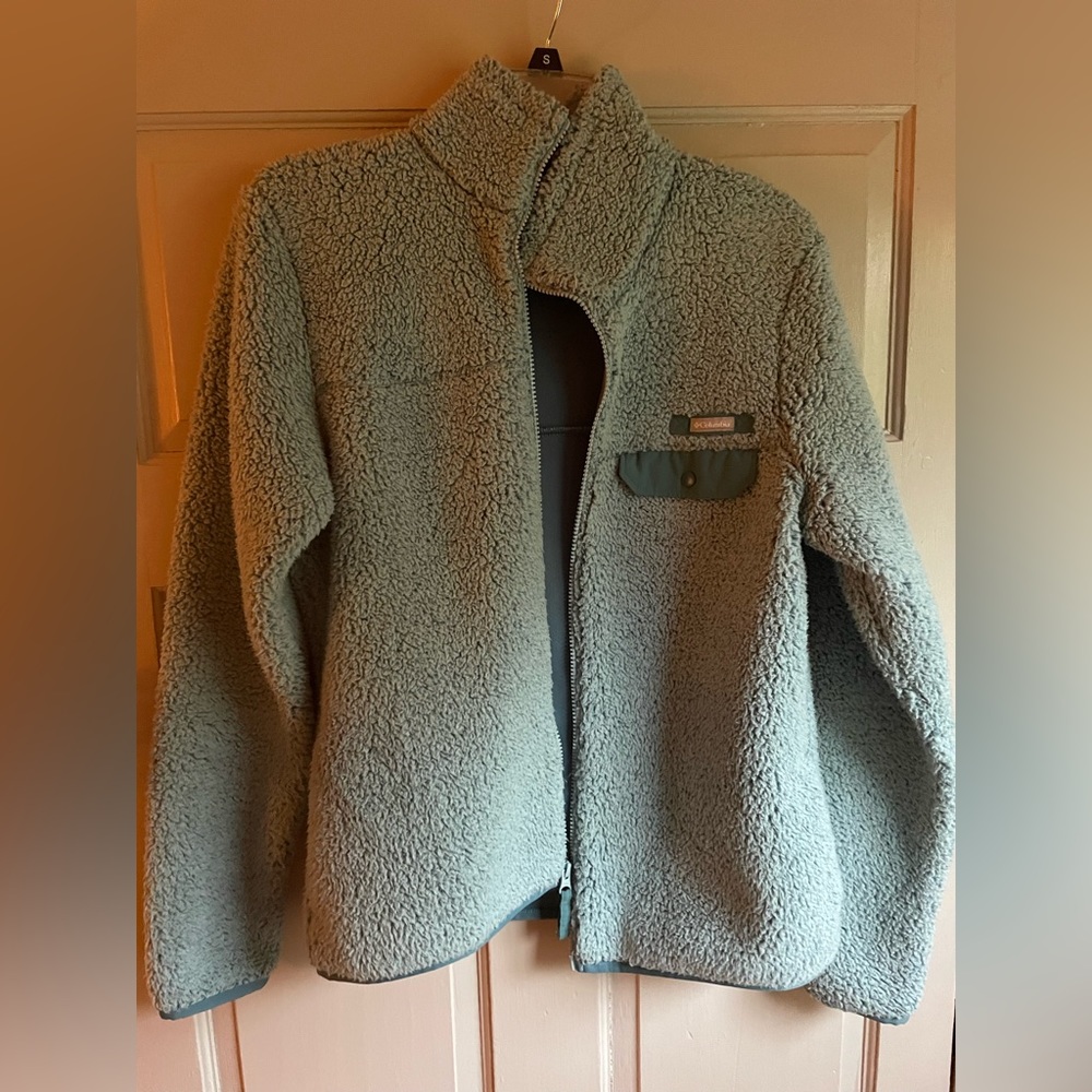 Like new Columbia fleece. Woman’s medium. Teal blue. Sherpa